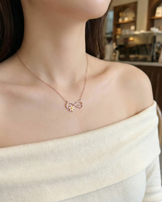 Forever Daisy Necklace