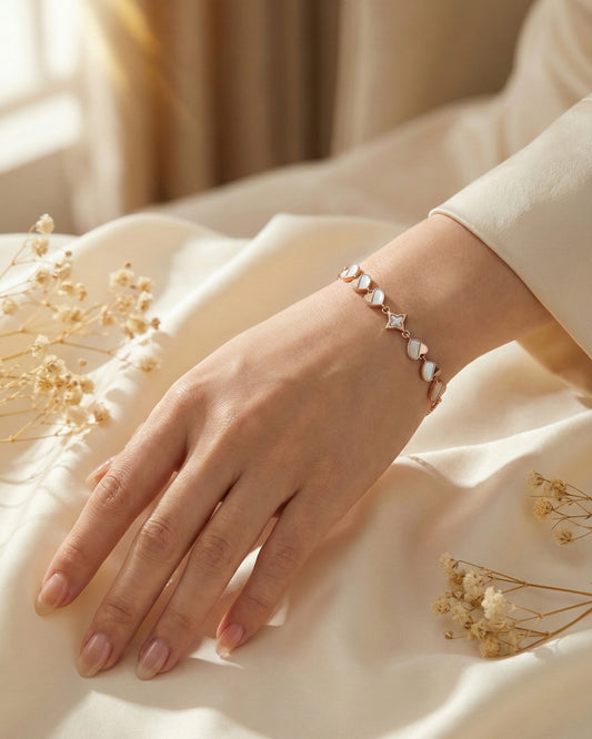 Lustrous Motify Heart Bracelet
