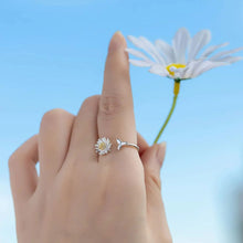 Load image into Gallery viewer, Daisy flower ring - Stylishever
