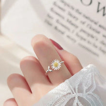 Load image into Gallery viewer, Daisy flower ring - Stylishever
