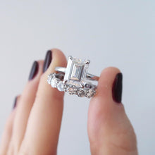 Load image into Gallery viewer, Emerald cut premium diamond ring set - Stylishever
