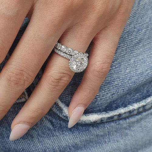 A glittery Diamond With A Stunning Round Cut premium ring - Stylishever